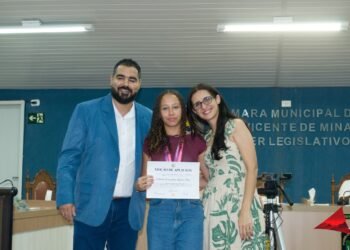 Entrega de certificados aos cidadãos e instituições homenageados com moções – São Vicente de Minas