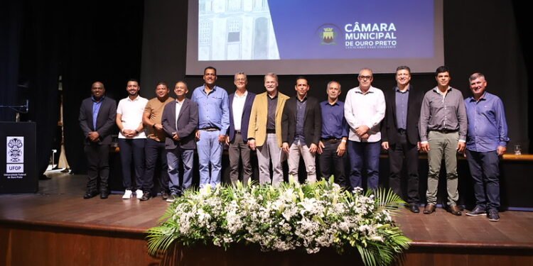 Em seminário em Ouro Preto, Durval Ângelo fala sobre parceria, fiscalização, democracia e controle