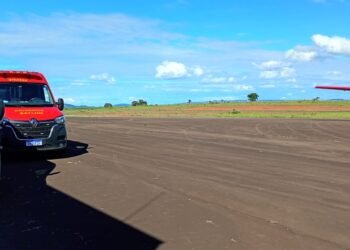 Vítima com 90% do corpo queimado é transportada de helicóptero após acidente com gás de cozinha em Jesuânia