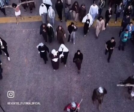 Encenação da Via Sacra emociona fiéis na Sexta-feira da Paixão em Itutinga