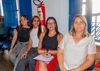 Projeto “Vivendo a Democracia” leva alunos à Câmara e fortalece educação cidadã em Liberdade