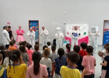 Pedro Teixeira promove ação de saúde bucal com entrega de kits para crianças da creche
