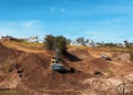 São Sebastião do Paraíso avança com obras de infraestrutura na Rua Sargento Lima e na região da lagoa do bairro Azul Ville