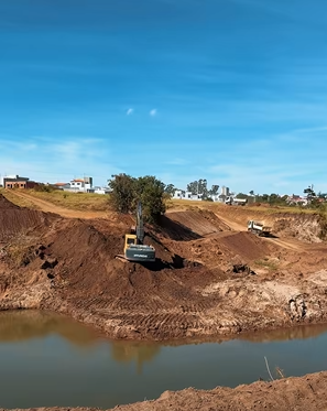 São Sebastião do Paraíso avança com obras de infraestrutura na Rua Sargento Lima e na região da lagoa do bairro Azul Ville