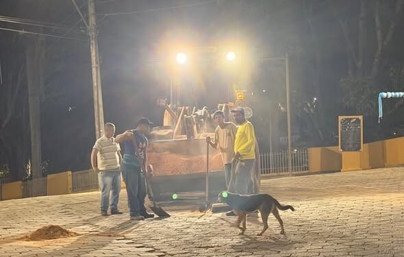 Equipe da Secretaria de Obras realiza limpeza após celebrações de Corpus Christi em Dom Silvério