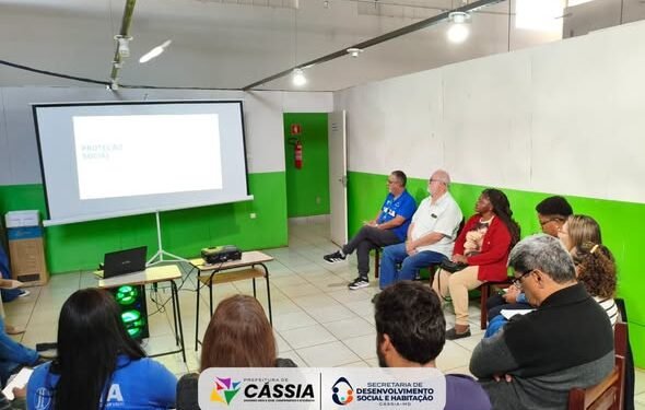 Cássia capacita entidades sobre inscrição no Conselho de Assistência Social