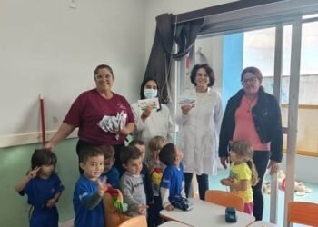 Silvianópolis entrega kits de escovação a alunos do CEMEI